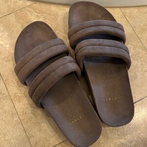 Varley Giles slides sandals - fit like a 9
